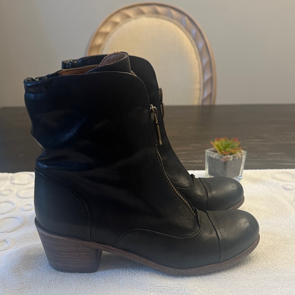 P. Monjo Black Leather Moto Front Zip heel ankle boot women size EU 40